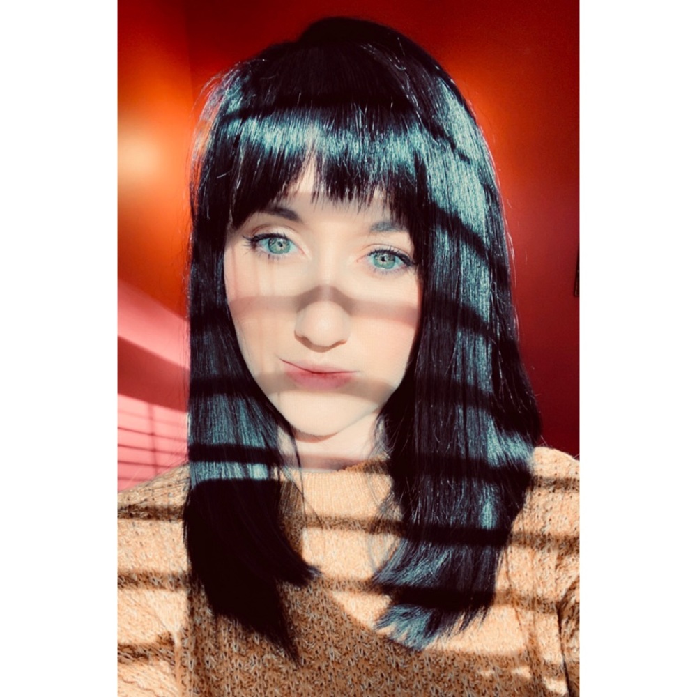 Meet your Posher, Caitlin